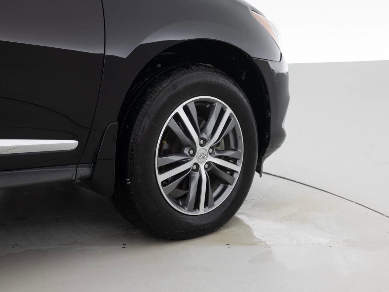 Used 2019 INFINITI QX60 Luxe w/ Essential Package image 18