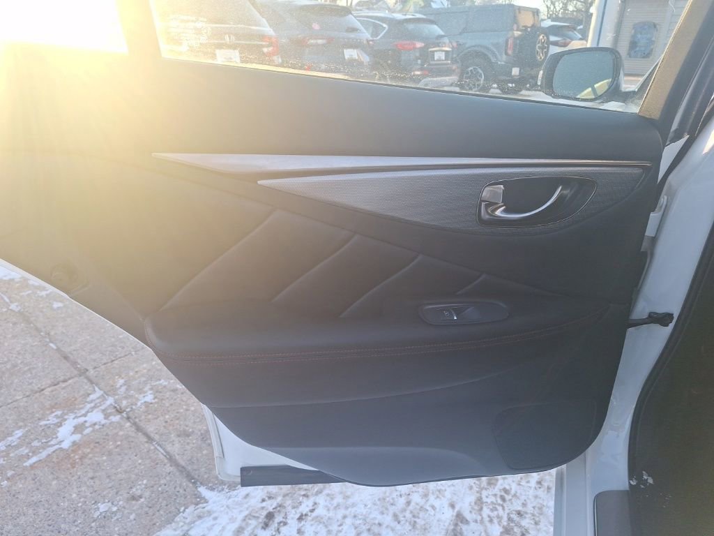 Used 2018 INFINITI Q50 Red Sport 400 w/ Sensory Package (Sport) image 17