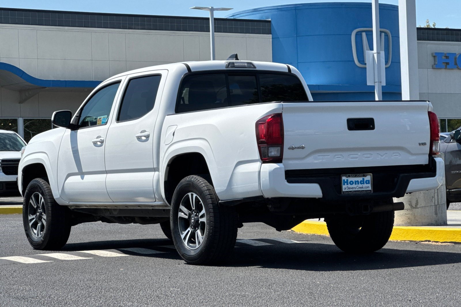 Used 2020 Toyota Tacoma SR AWD/4WD image 3