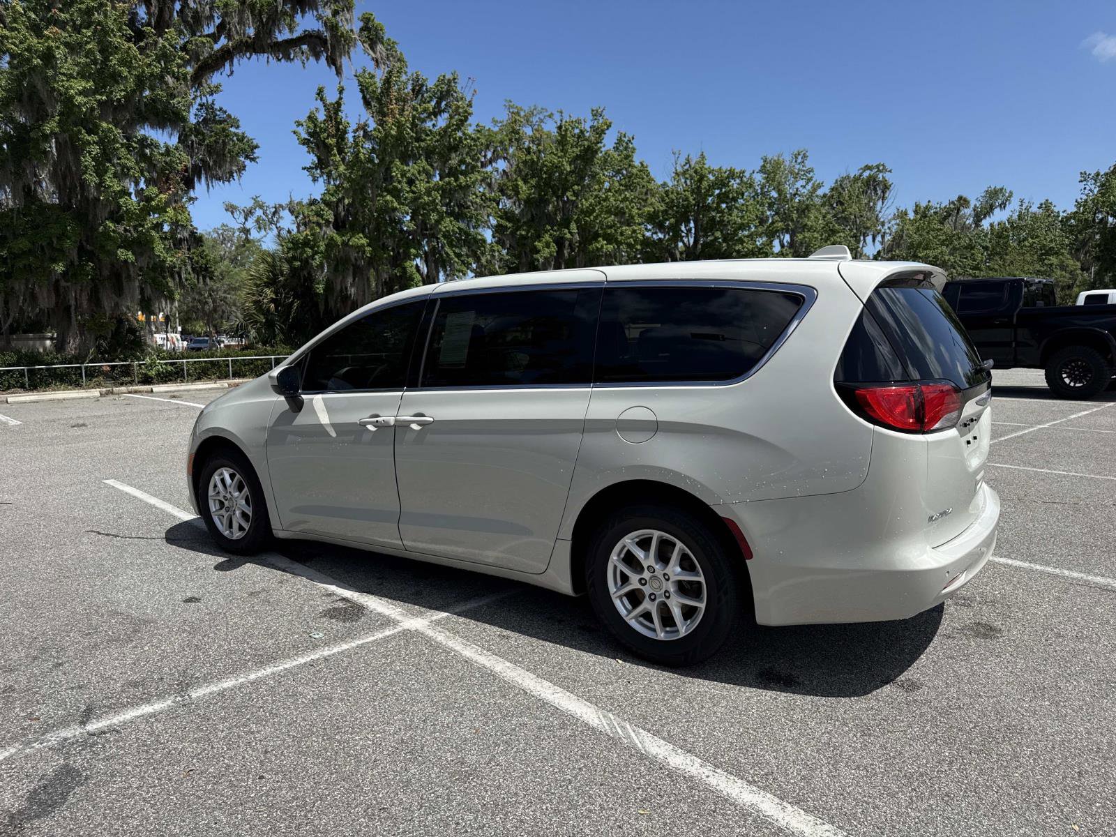 Used 2019 Chrysler Pacifica LX image 5