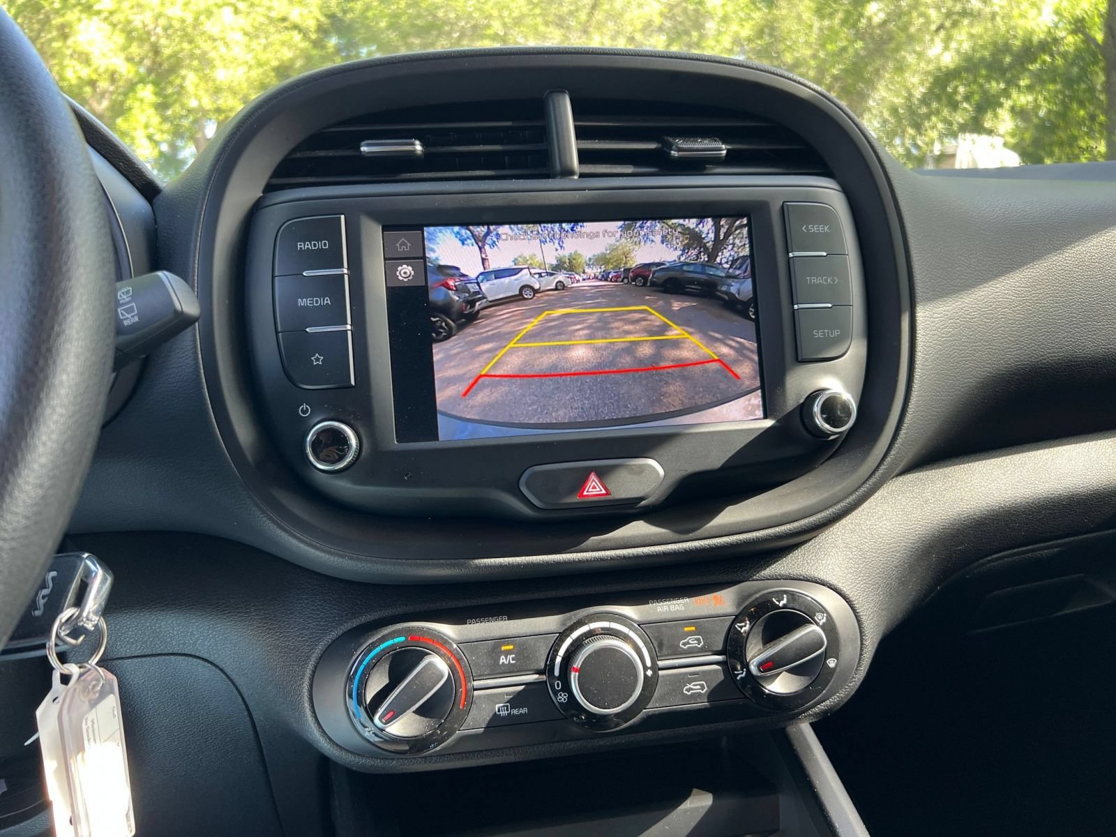 Used 2025 Kia Soul LX w/ LX Technology Package FWD image 17