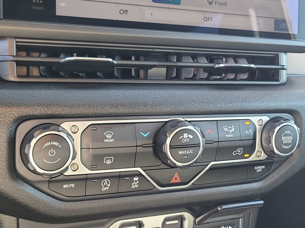 Used 2025 Jeep Wrangler Sport image 21