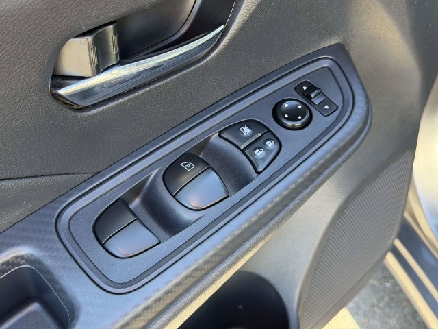 Used 2024 Nissan Versa SV FWD image 18