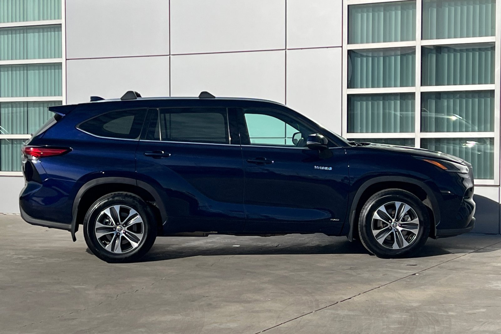 Certified 2021 Toyota Highlander XLE image 3