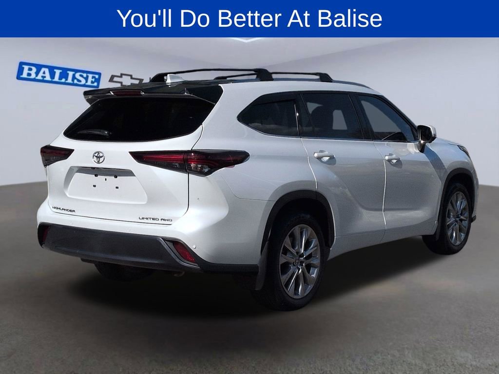 Used 2024 Toyota Highlander Limited AWD/4WD image 3