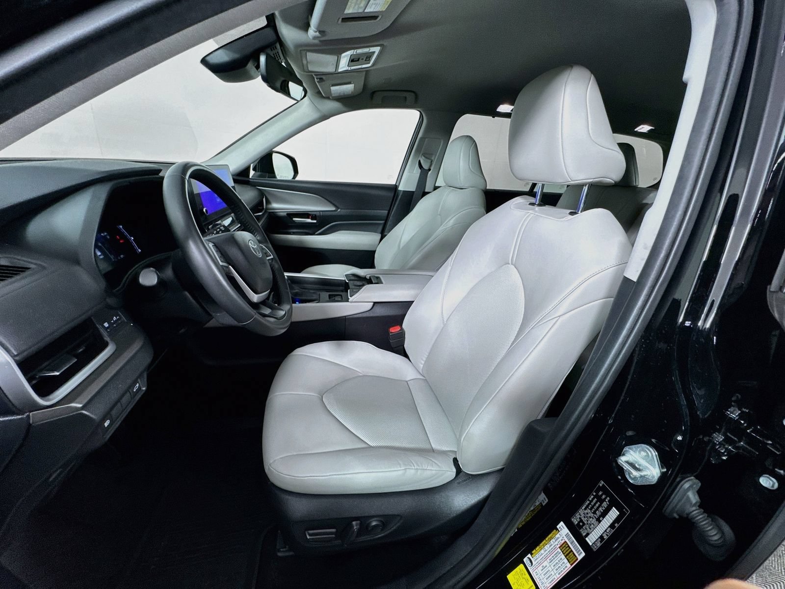 Certified 2024 Toyota Grand Highlander AWD image 16