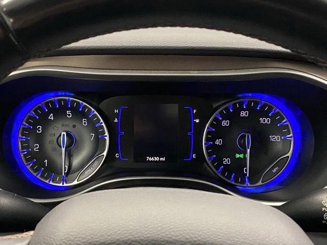 Used 2018 Chrysler Pacifica Touring-L image 17