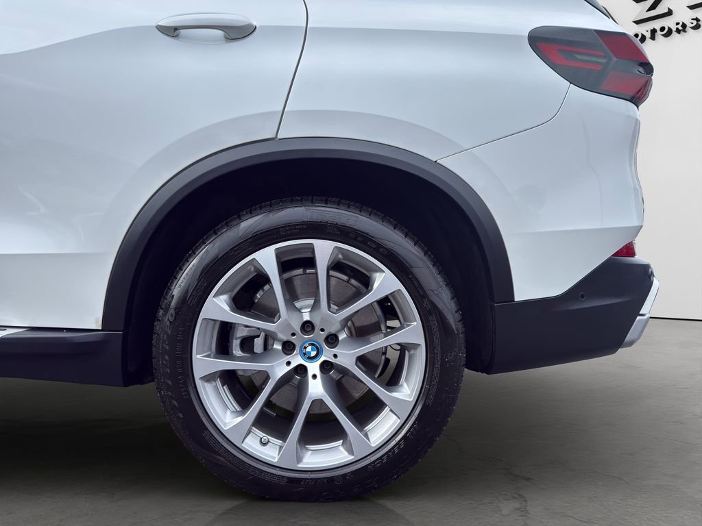 Used 2025 BMW X5 xDrive50e image 33