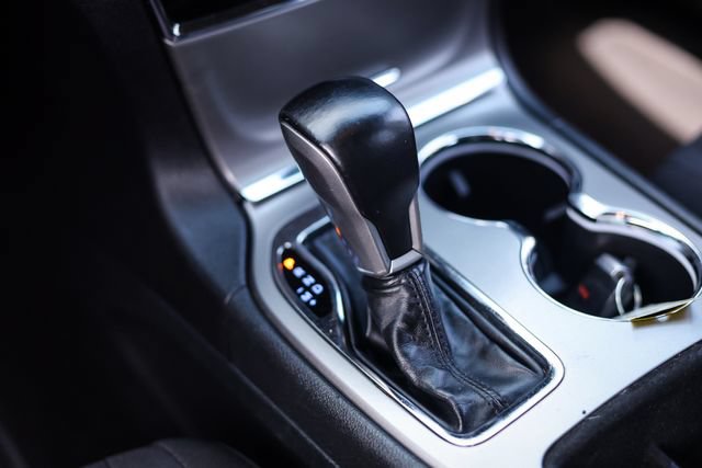 Used 2020 Jeep Grand Cherokee Laredo AWD/4WD image 25