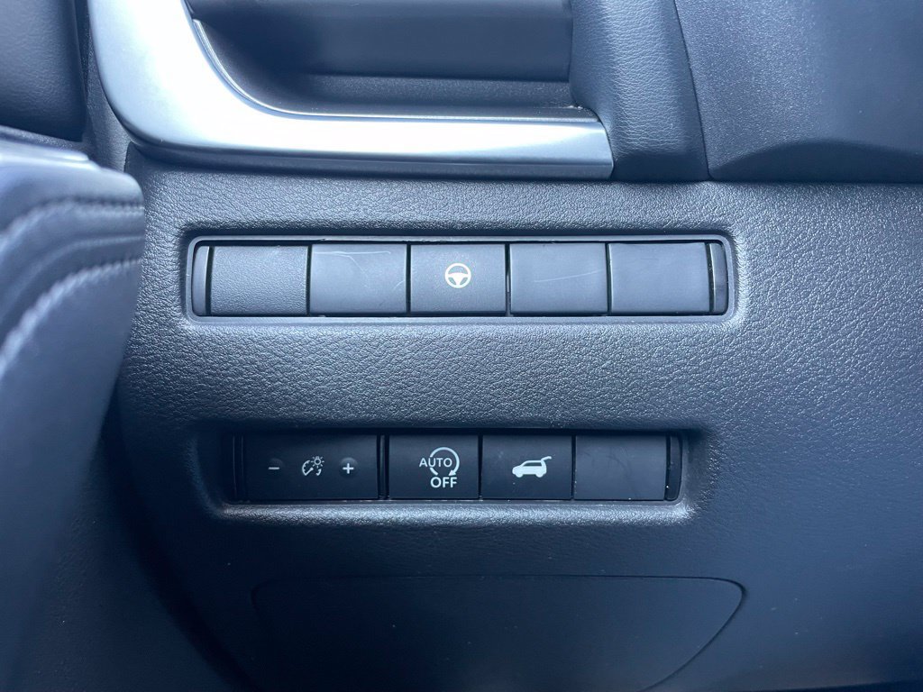 Used 2024 Nissan Rogue SV FWD image 45