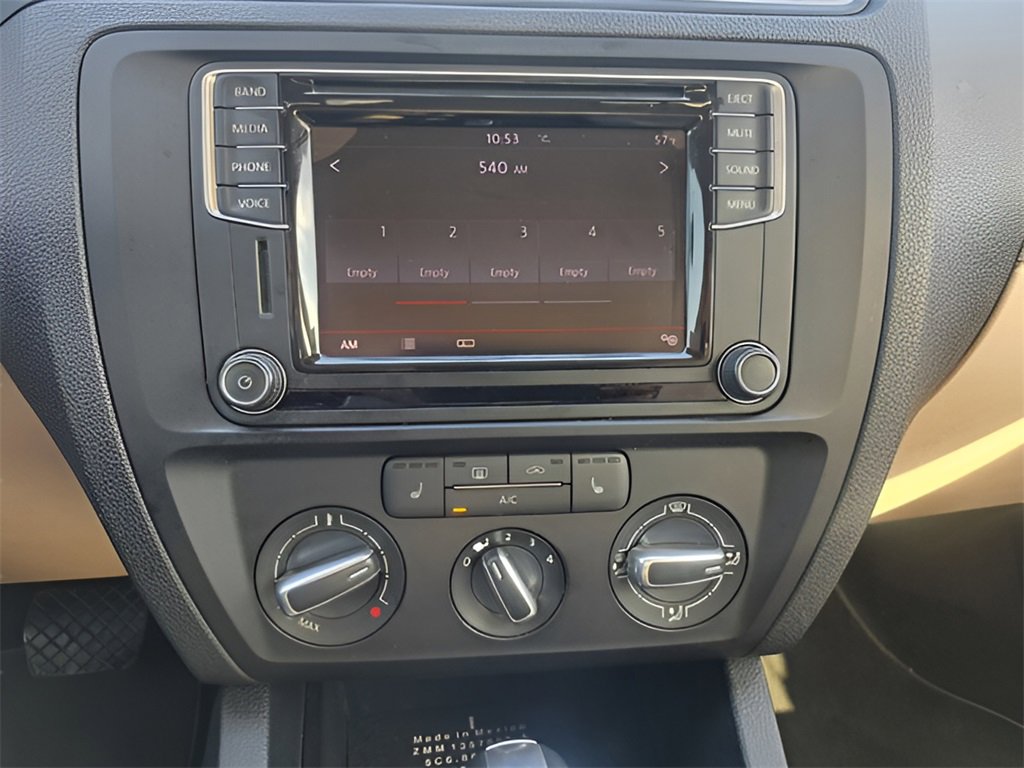 Used 2017 Volkswagen Jetta SE image 10