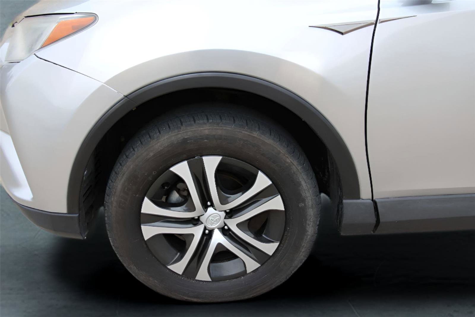 Used 2016 Toyota RAV4 LE image 10