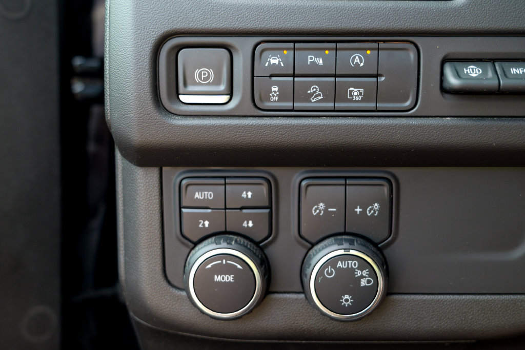 Used 2023 Chevrolet Suburban High Country AWD/4WD image 55