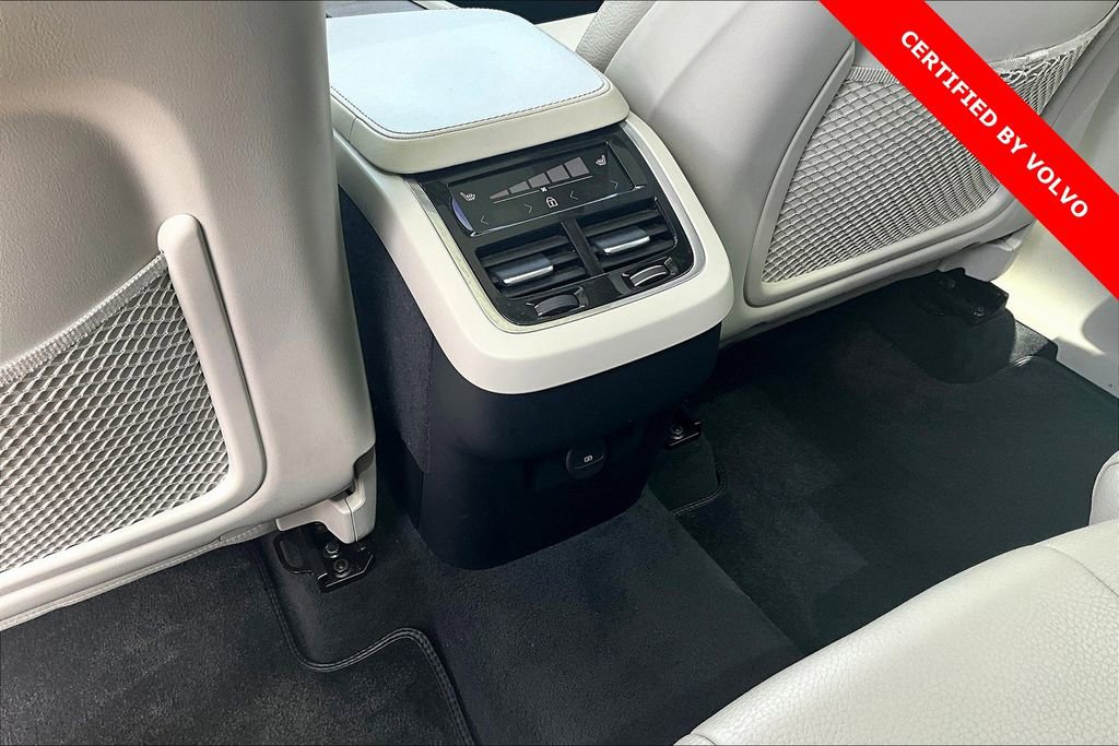 Certified 2023 Volvo XC90 B6 Plus image 30