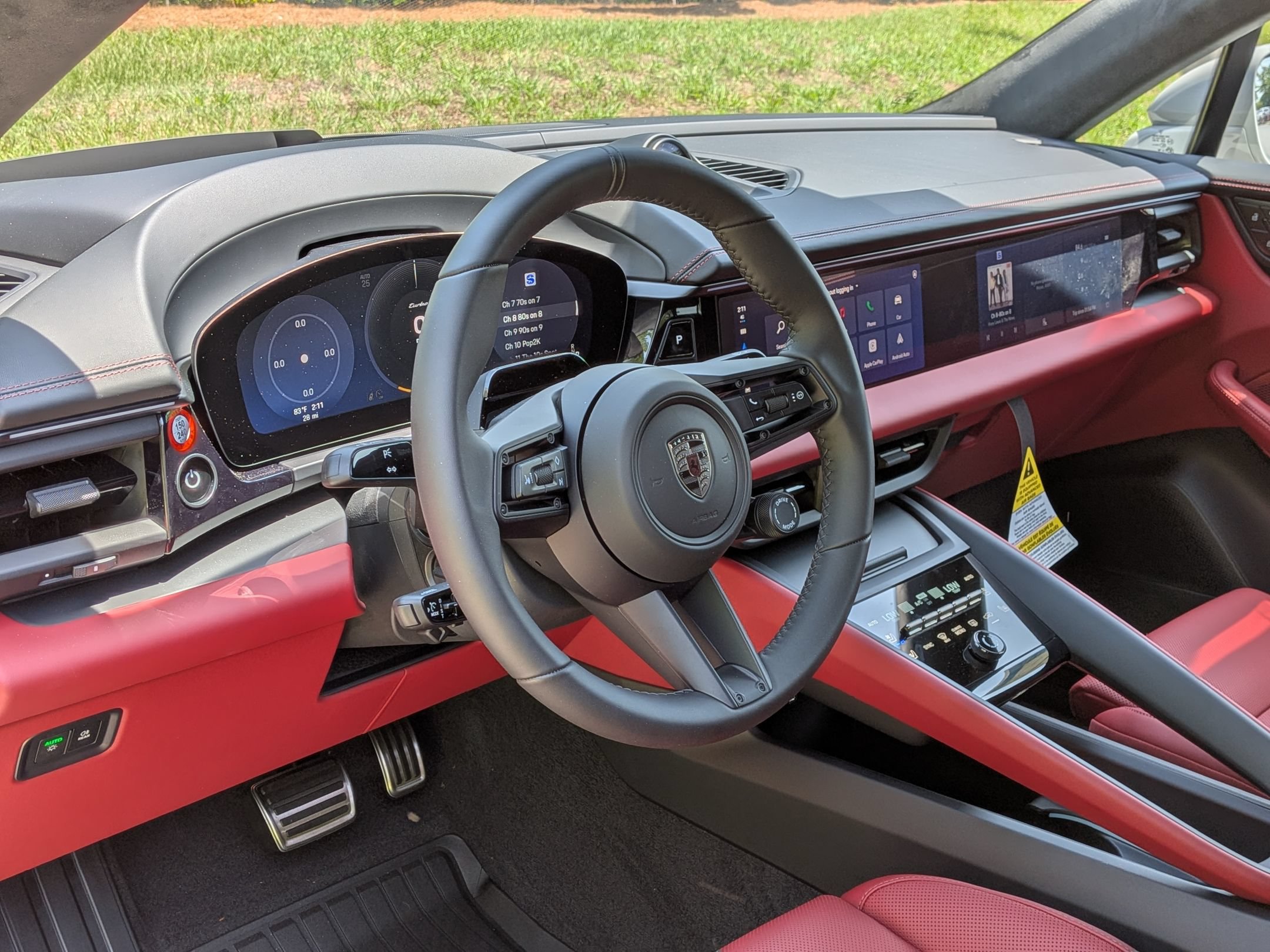 New 2026 Porsche Macan Turbo Electric AWD/4WD image 4