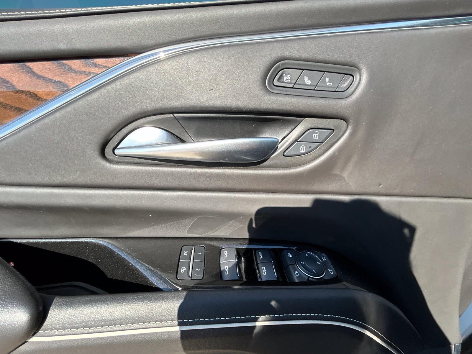 Used 2024 Cadillac Escalade Sport Platinum w/ LPO, ONYX Package AWD/4WD image 19