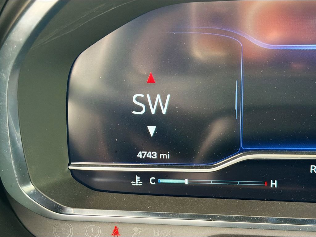 Used 2024 Chevrolet Tahoe Z71 w/ Luxury Package AWD/4WD image 12