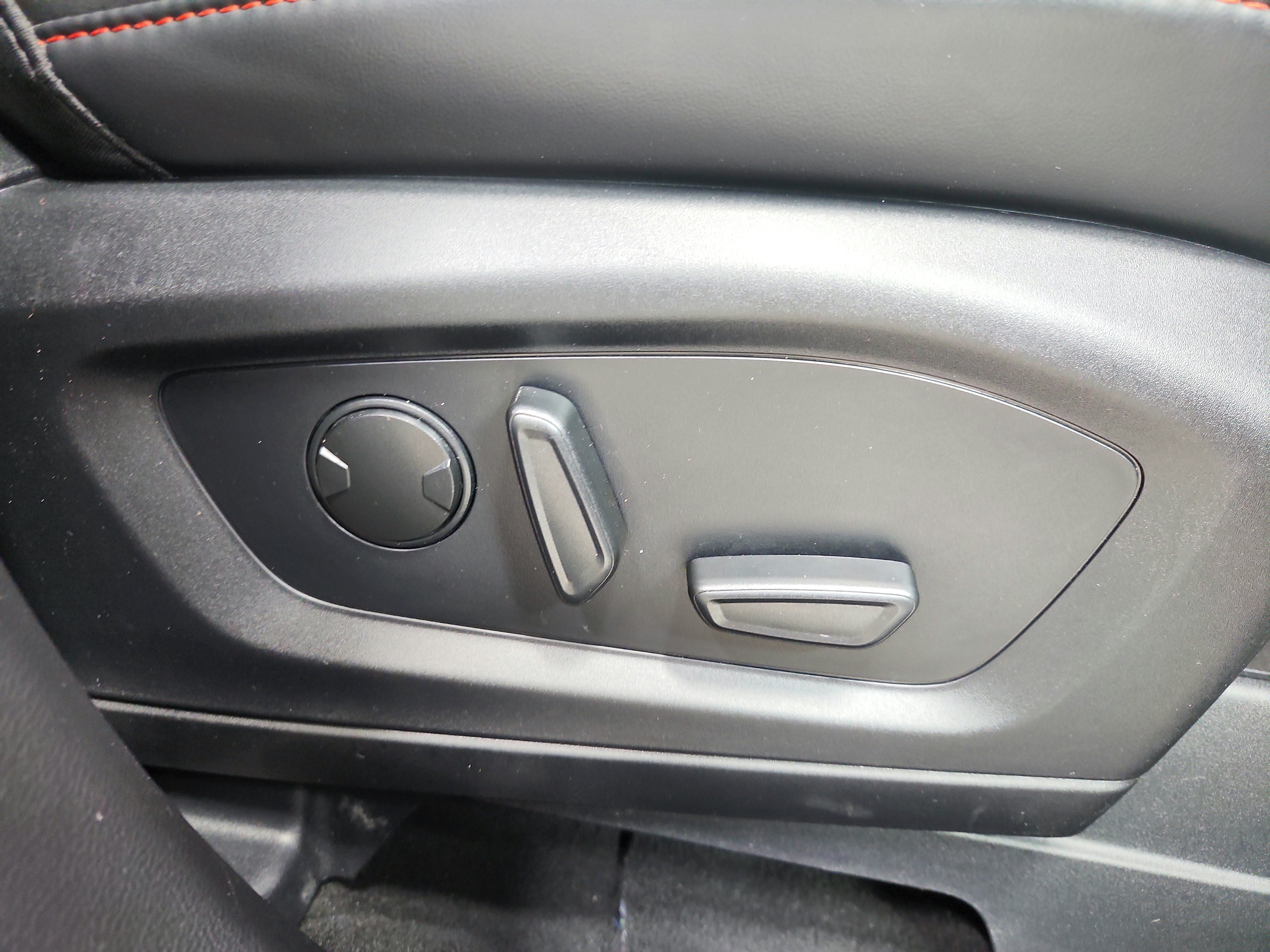 Used 2025 Ford Explorer ST-Line w/ ST-Line Street Pack AWD/4WD image 38