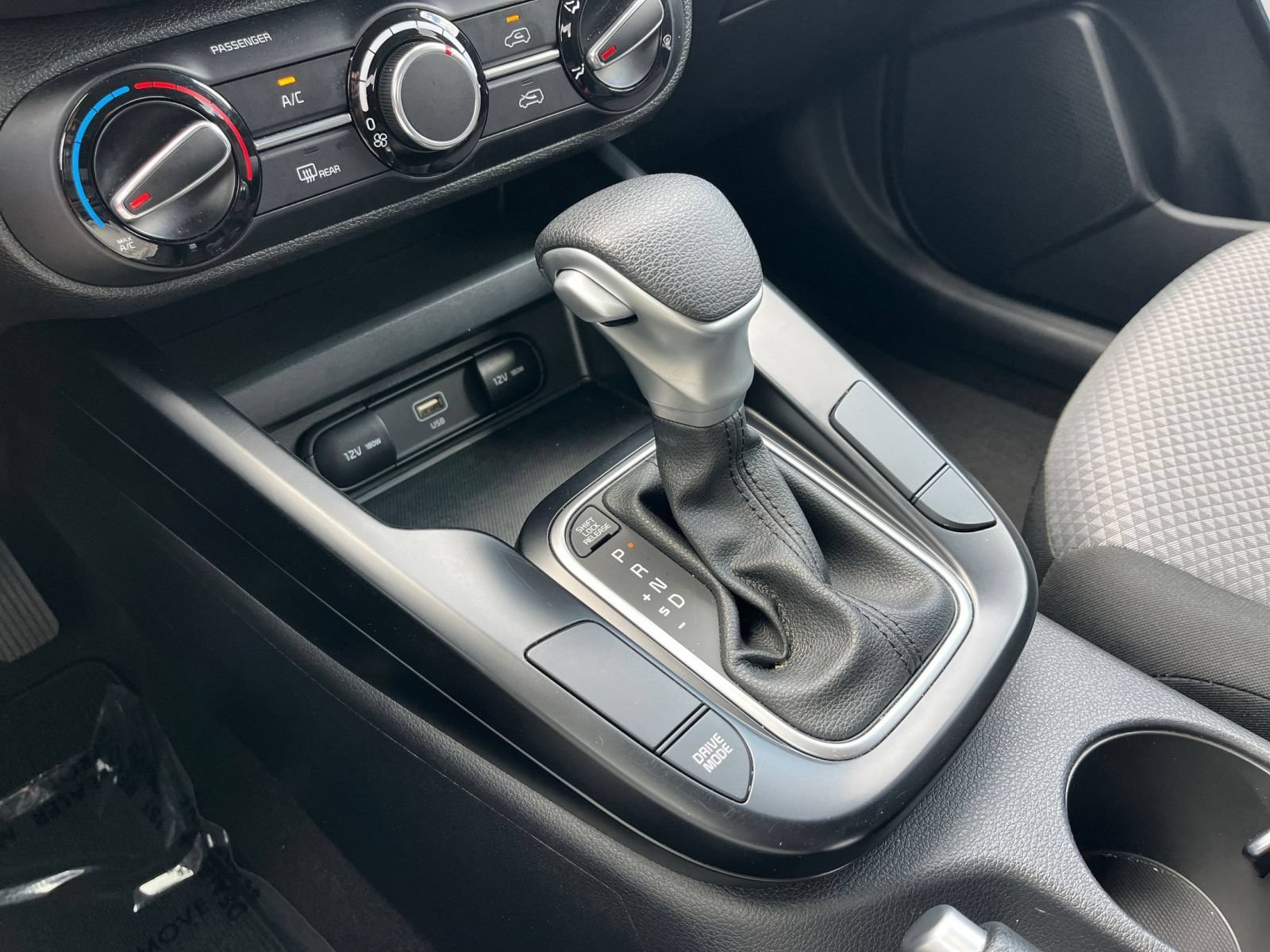 Used 2025 Kia Soul LX w/ LX Technology Package FWD image 38