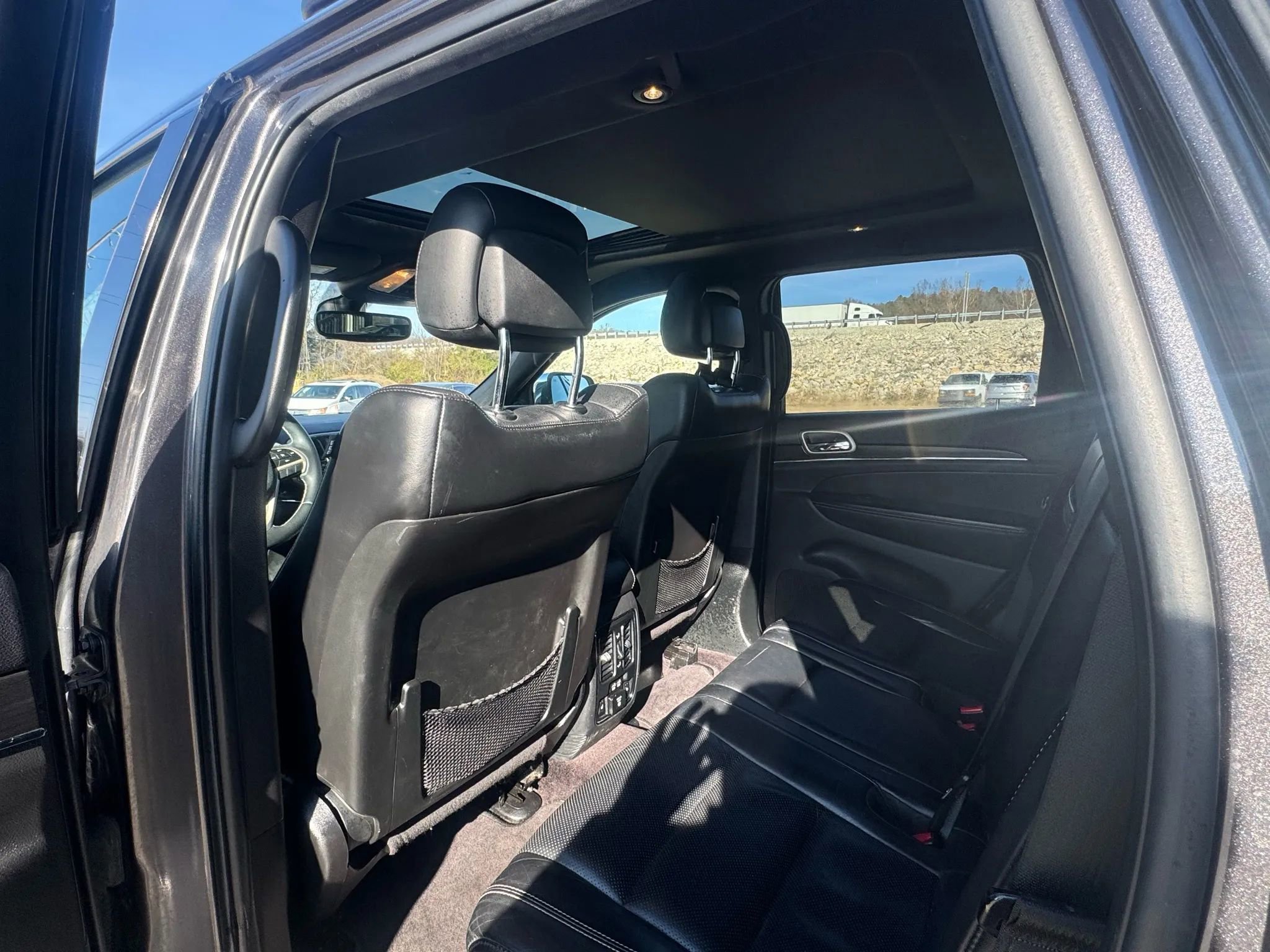 Used 2017 Jeep Grand Cherokee Limited w/ Luxury Group II image 18