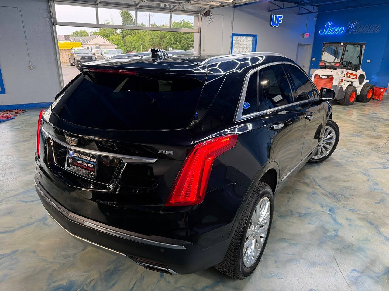 Used 2019 Cadillac XT5 Platinum AWD/4WD image 2