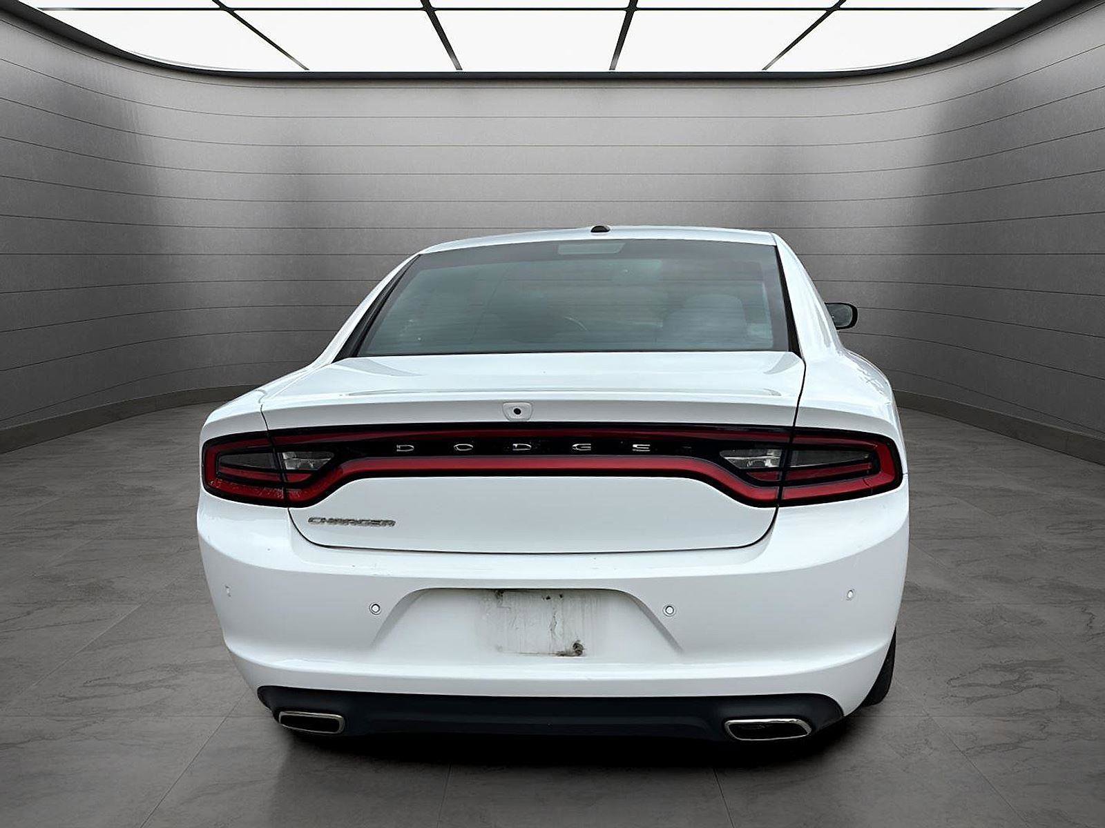 Used 2022 Dodge Charger SXT image 2