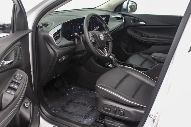 Used 2025 Buick Encore GX Avenir w/ Avenir Convenience Package AWD/4WD image 11