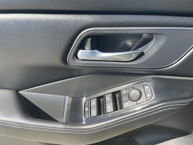 Used 2024 Nissan Rogue SV image 23