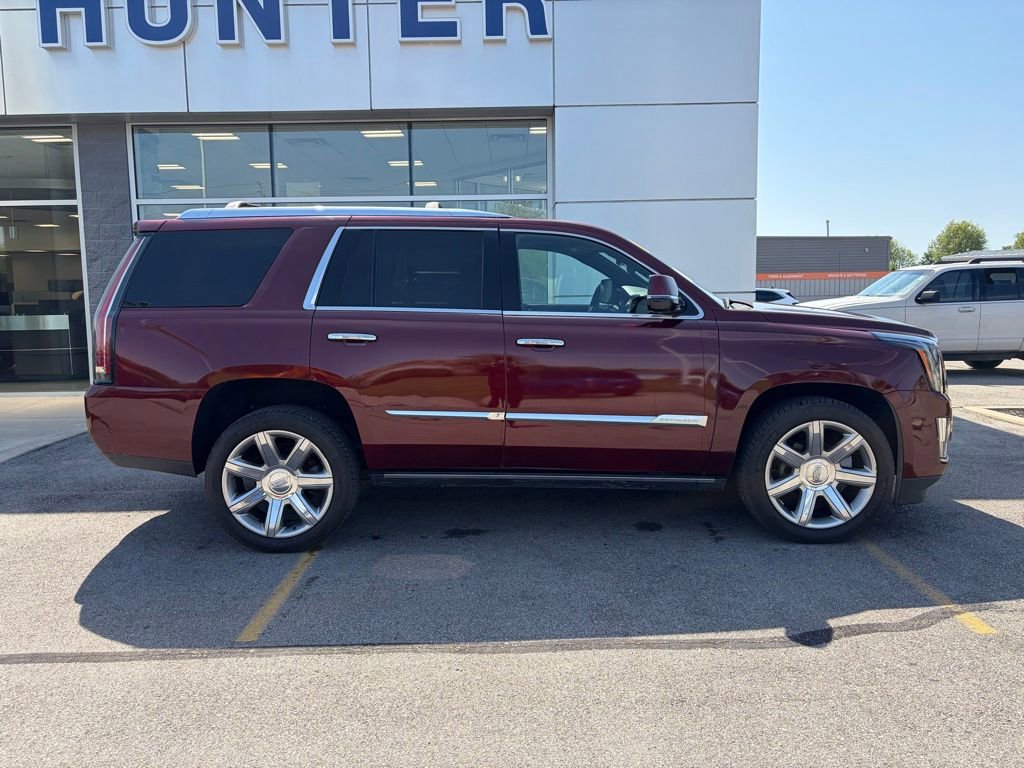 Used 2017 Cadillac Escalade Platinum AWD/4WD image 12