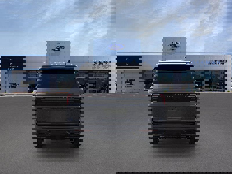 New 2025 Lincoln Navigator Reserve w/ Jet Appearance Package image 5