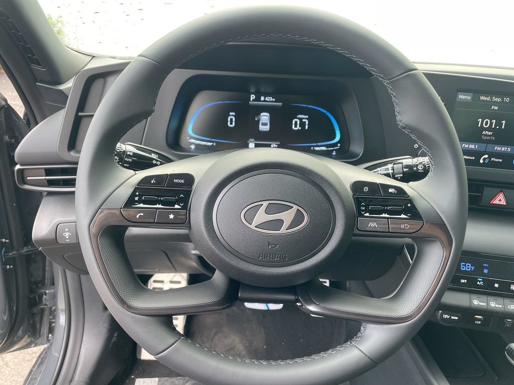 Used 2025 Hyundai Elantra Sport FWD image 41