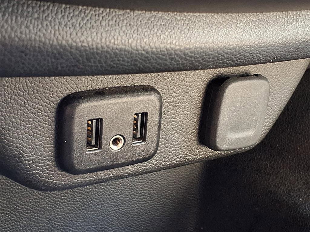 Used 2021 Chevrolet Traverse LT image 26