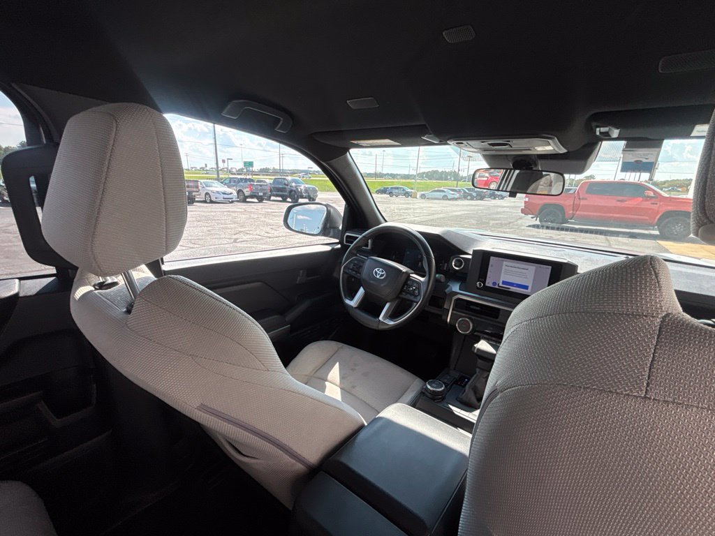 Used 2025 Toyota 4Runner SR5 AWD/4WD image 30