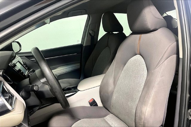 Used 2018 Toyota Camry LE FWD image 27