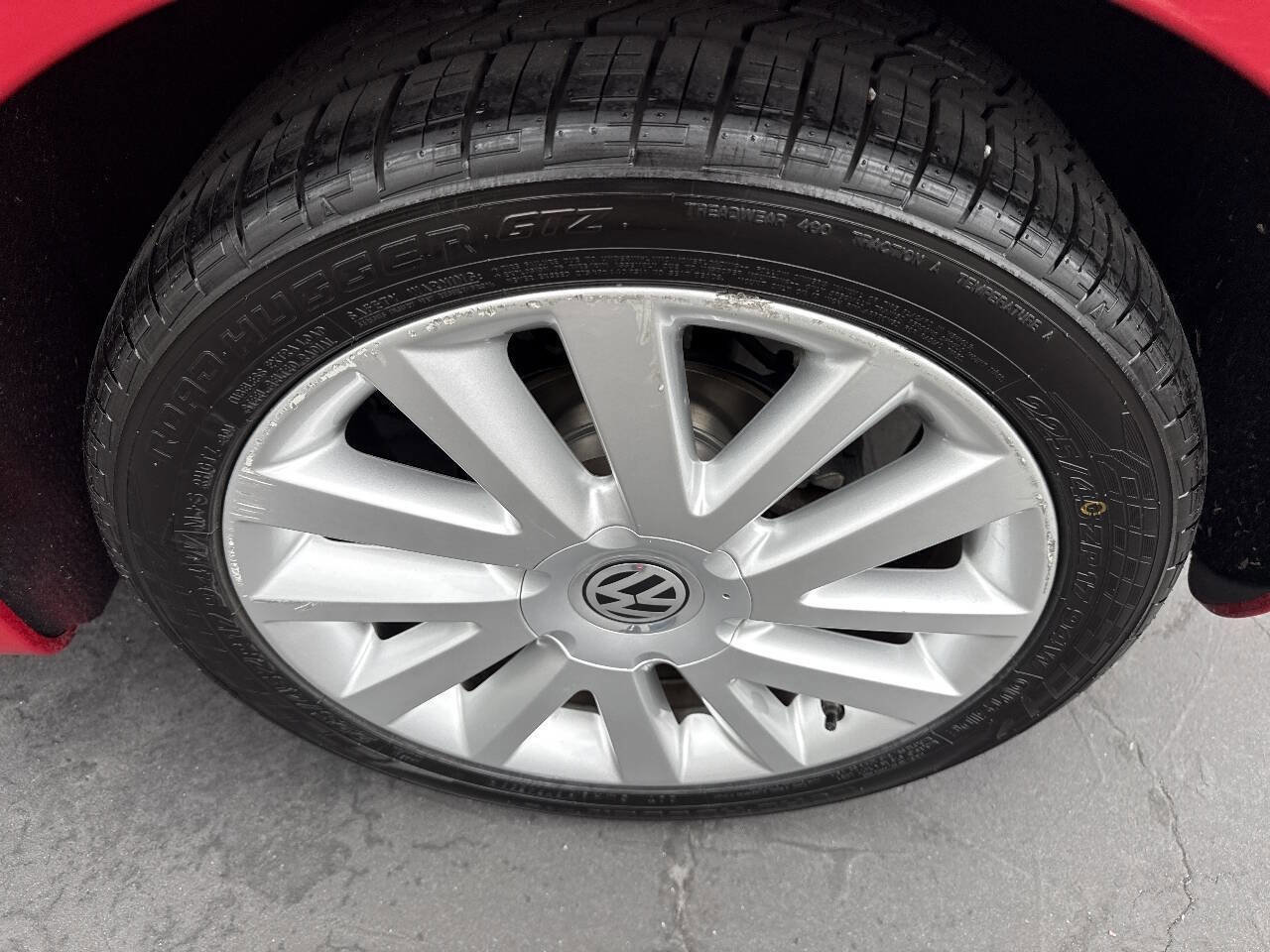 Used 2008 Volkswagen Beetle SE FWD image 34