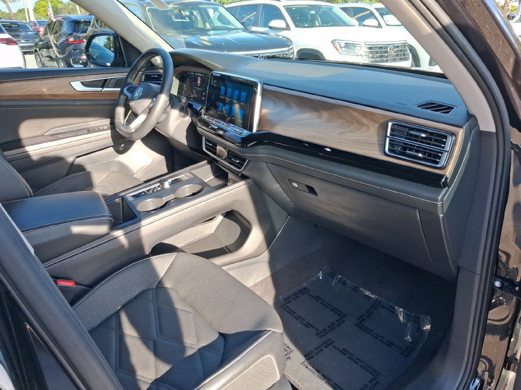 Used 2024 Volkswagen Atlas SE FWD image 25