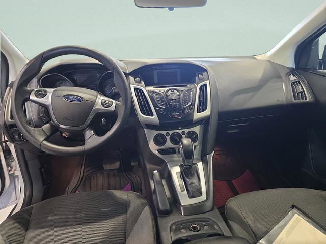 Used 2014 Ford Focus SE w/ SE Winter Package FWD image 11