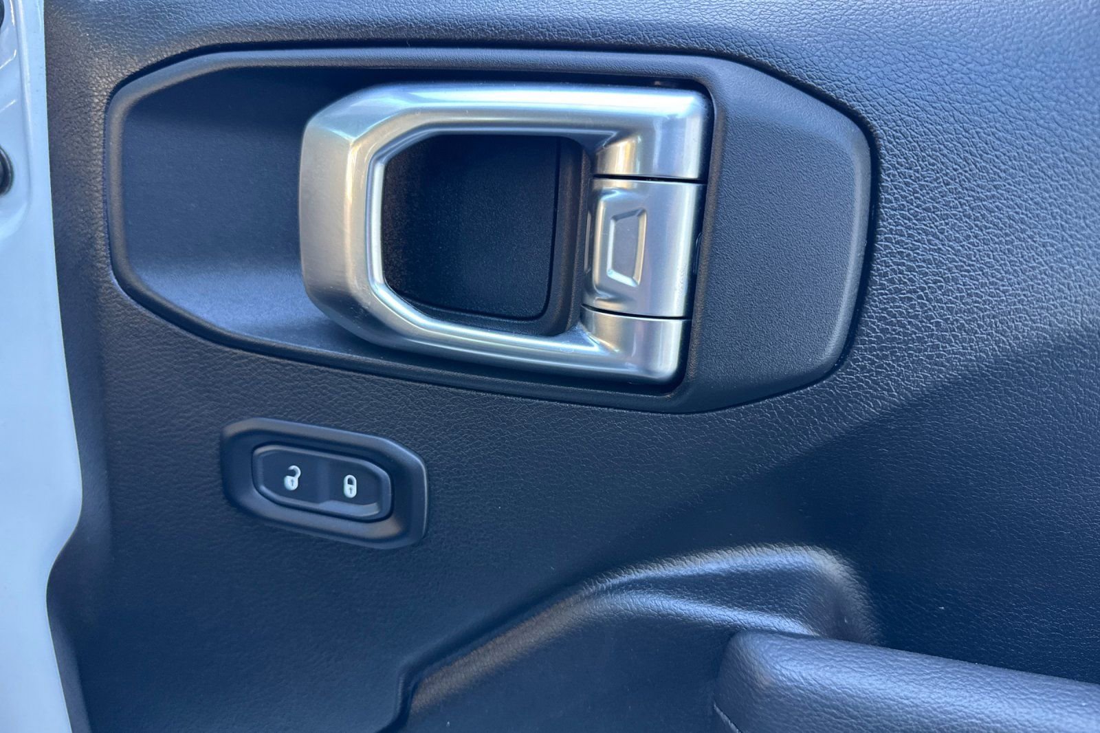 Used 2025 Jeep Gladiator Sport image 21