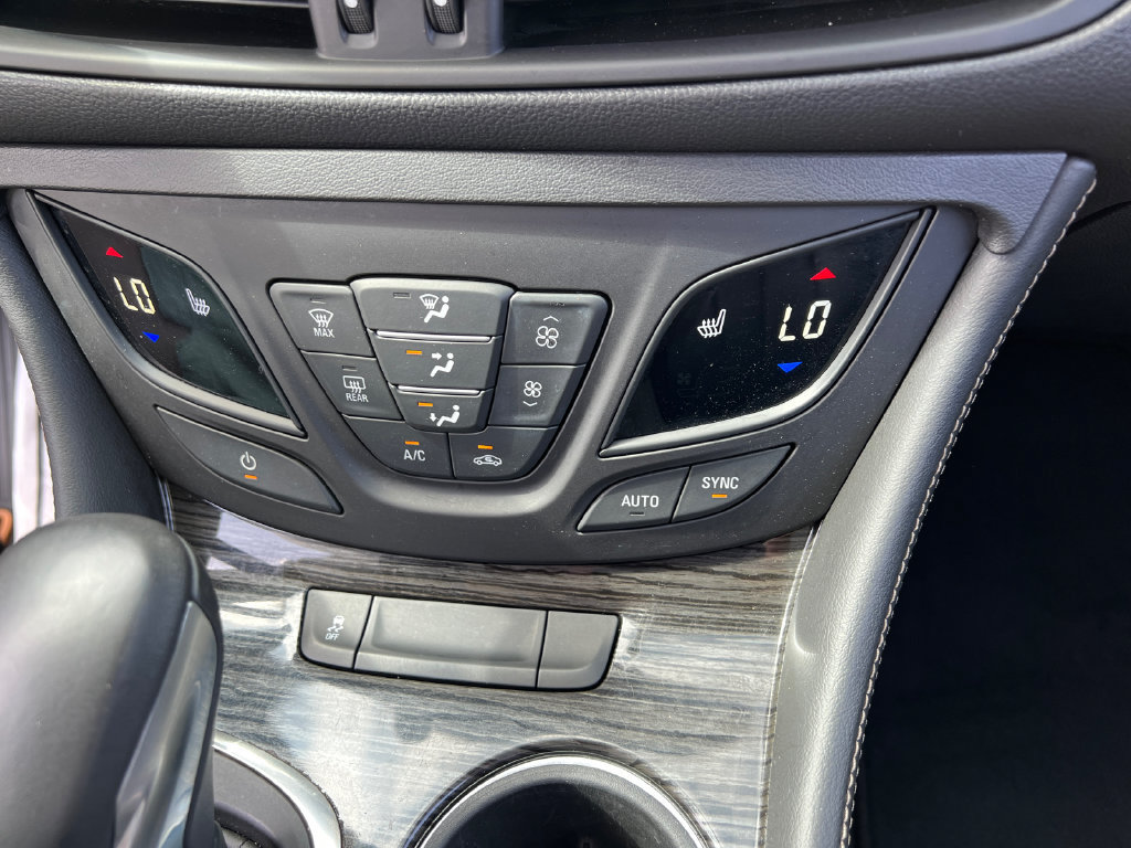Used 2018 Buick Envision Essence AWD/4WD image 28