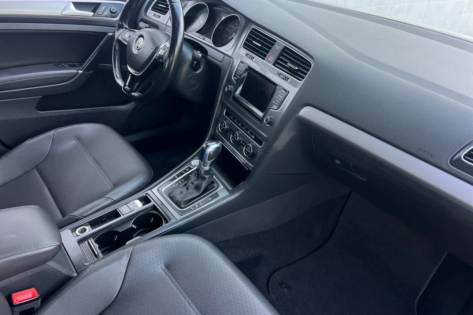 Used 2015 Volkswagen e-Golf SEL Premium FWD image 18