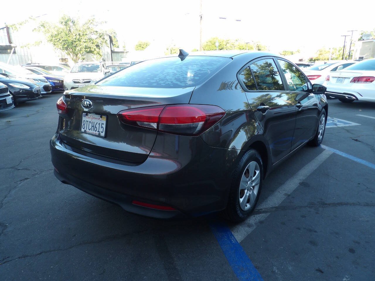 Used 2017 Kia Forte LX FWD image 3