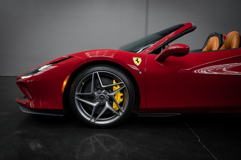 Used 2021 Ferrari F8 Tributo RWD image 5