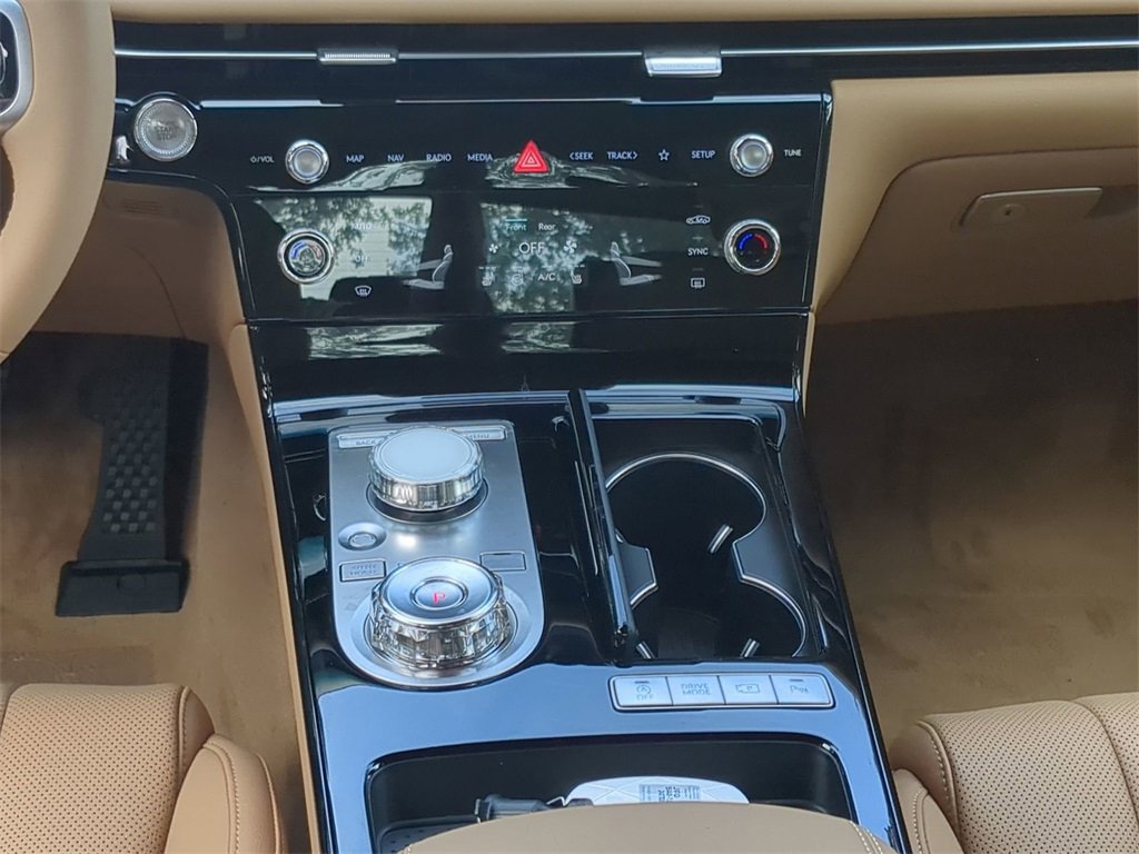 Used 2025 Genesis G80 2.5T image 18