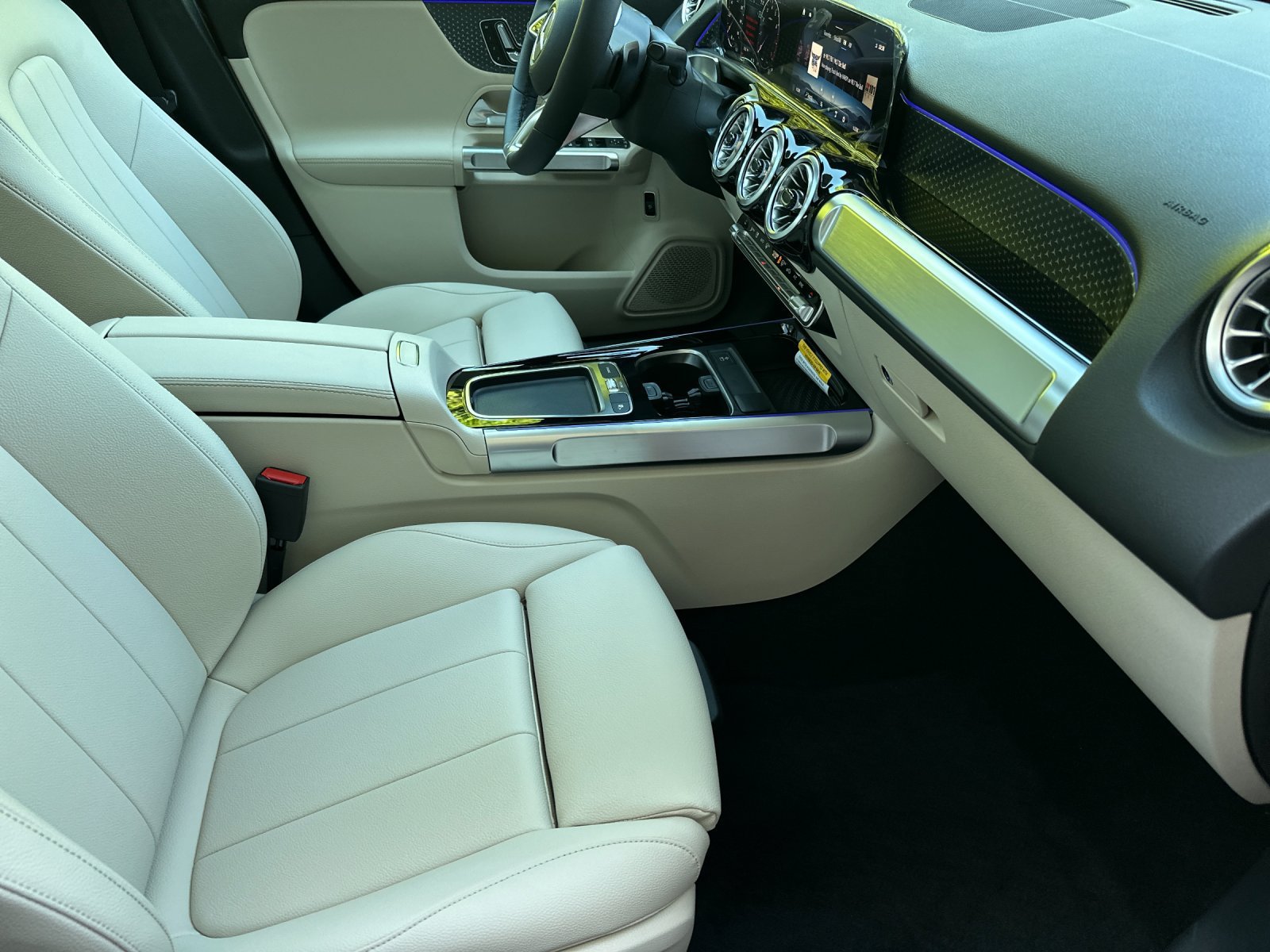 New 2026 Mercedes-Benz GLB 250 4MATIC image 16