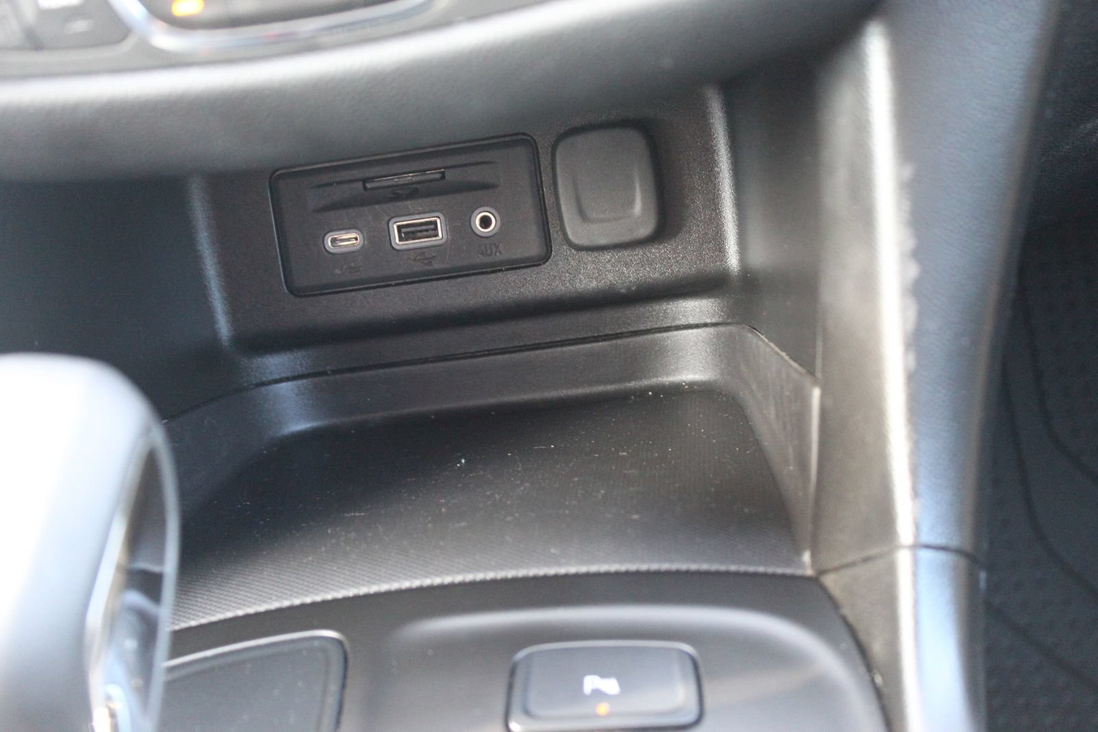 Used 2022 Chevrolet Equinox RS w/ RS Leather Package FWD image 32