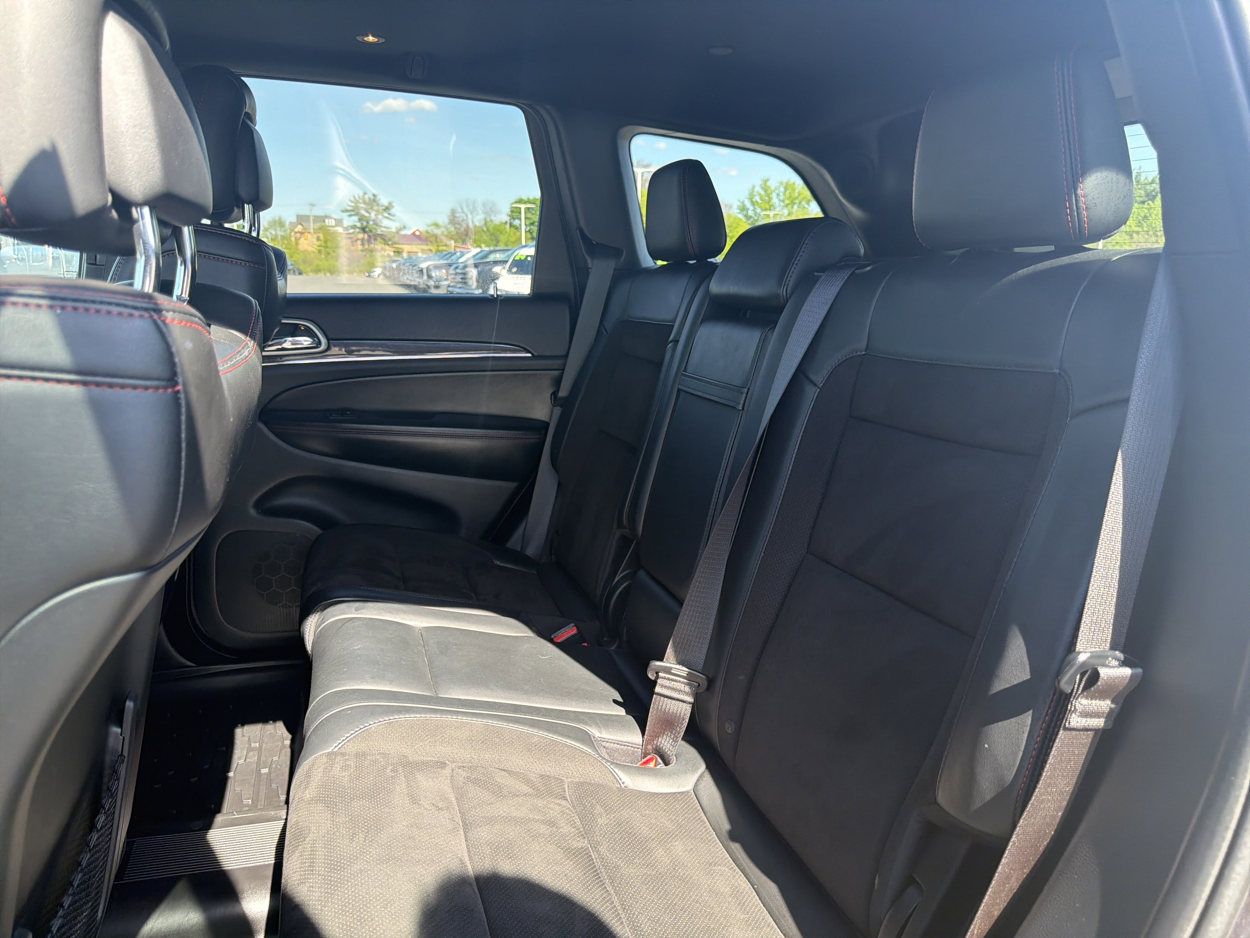 Used 2019 Jeep Grand Cherokee Trailhawk AWD/4WD image 13