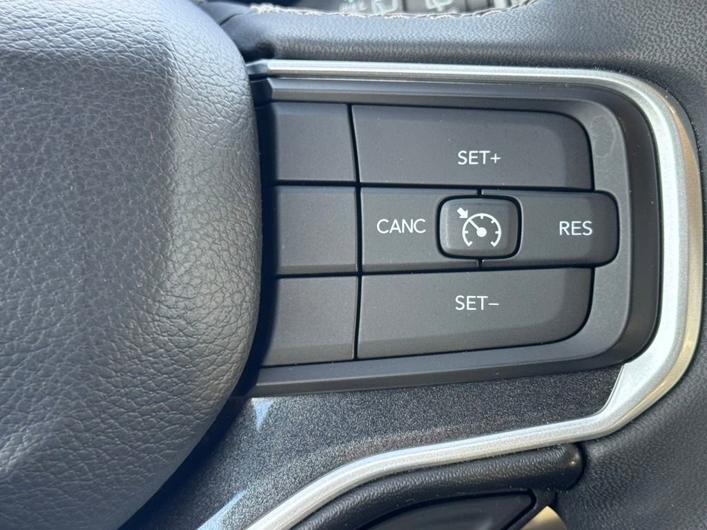 Used 2023 Jeep Wagoneer 4WD w/ Premium Group I image 9