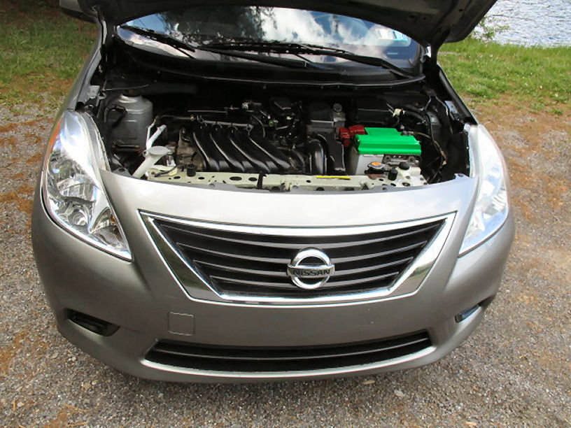 Used 2012 Nissan Versa SV FWD image 7