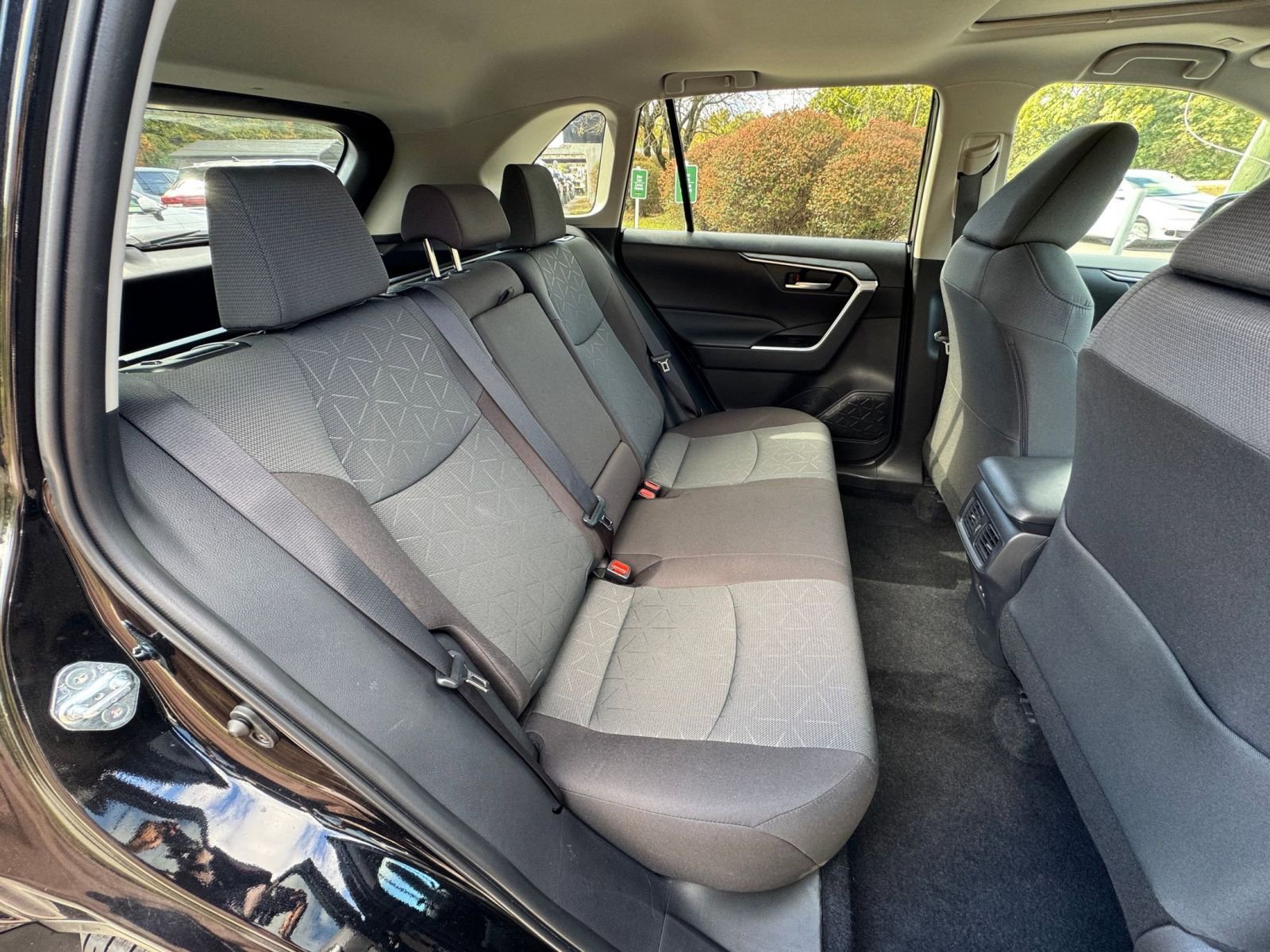 Used 2025 Toyota RAV4 XLE image 34