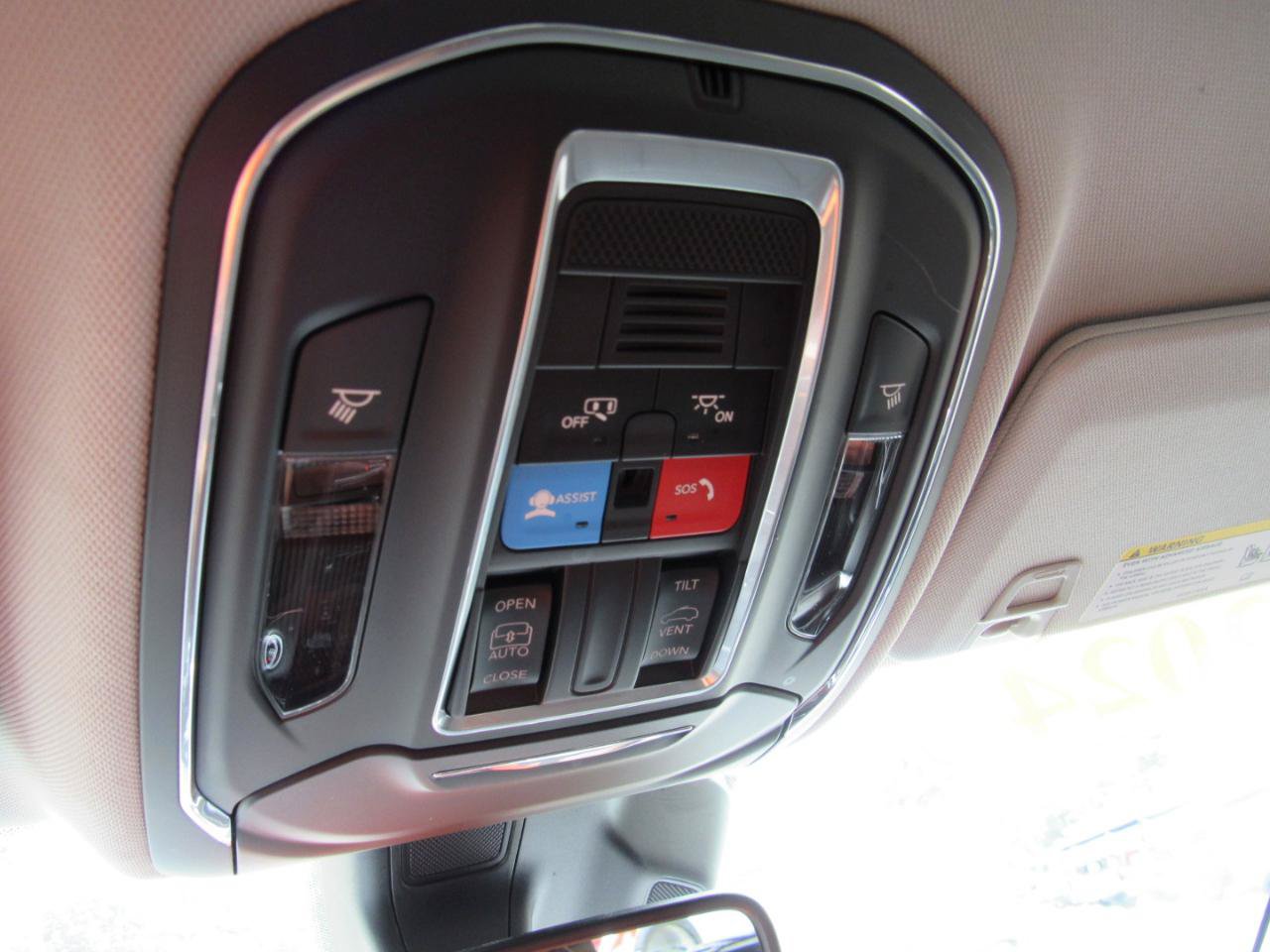 Used 2024 Jeep Grand Cherokee Laredo X AWD/4WD image 29